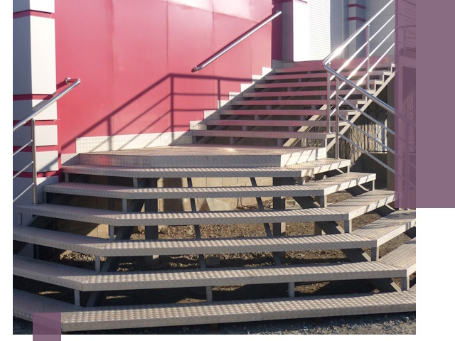 Лестницы для магазина в Чусовой — изготовление и монтаж