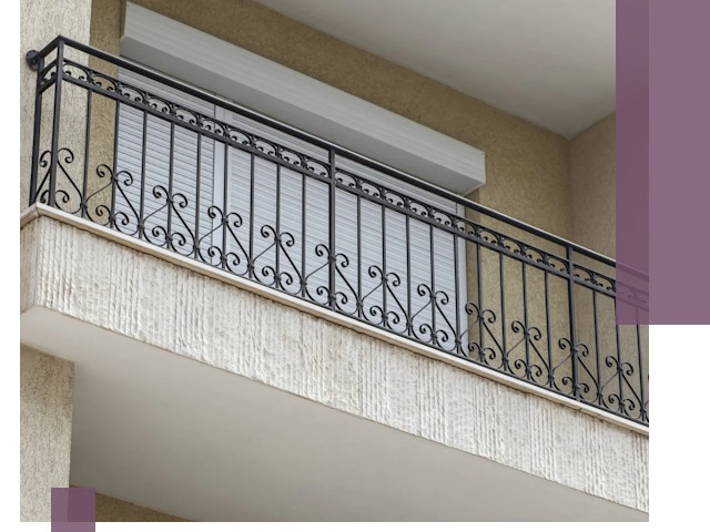 Балконные ограждения из металла и стекла в Чусовой для домов