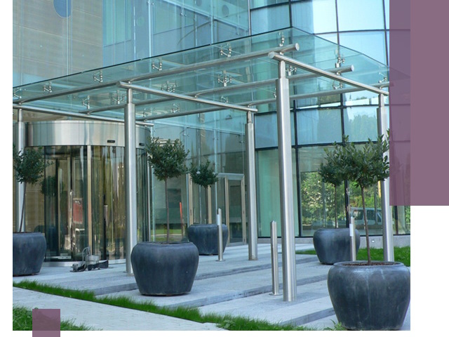 Навесы из стекла на заказ в Чусовой — монтаж и установка